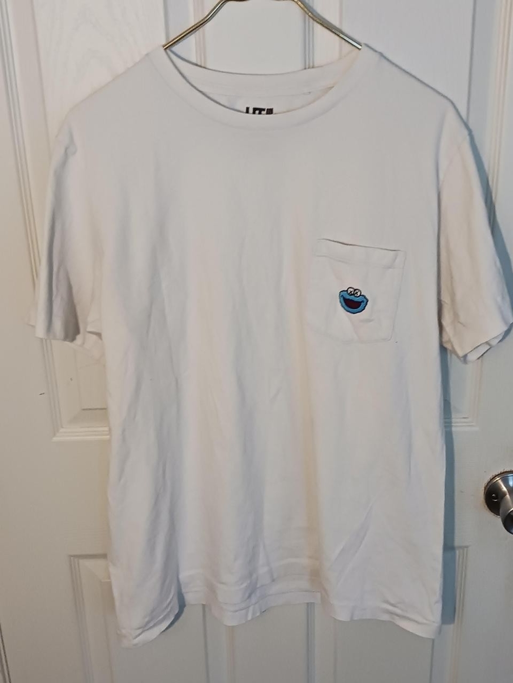 Uniqlo Kaws Sesame Street Cookie Monster Embroidery Stitch T-shirt